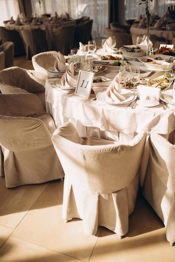 Rivoli Hotel Çernivtsi Dış mekan fotoğraf