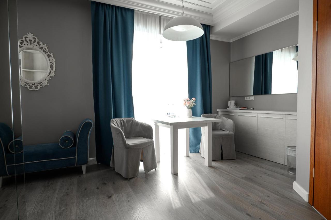 Rivoli Hotel Çernivtsi Dış mekan fotoğraf