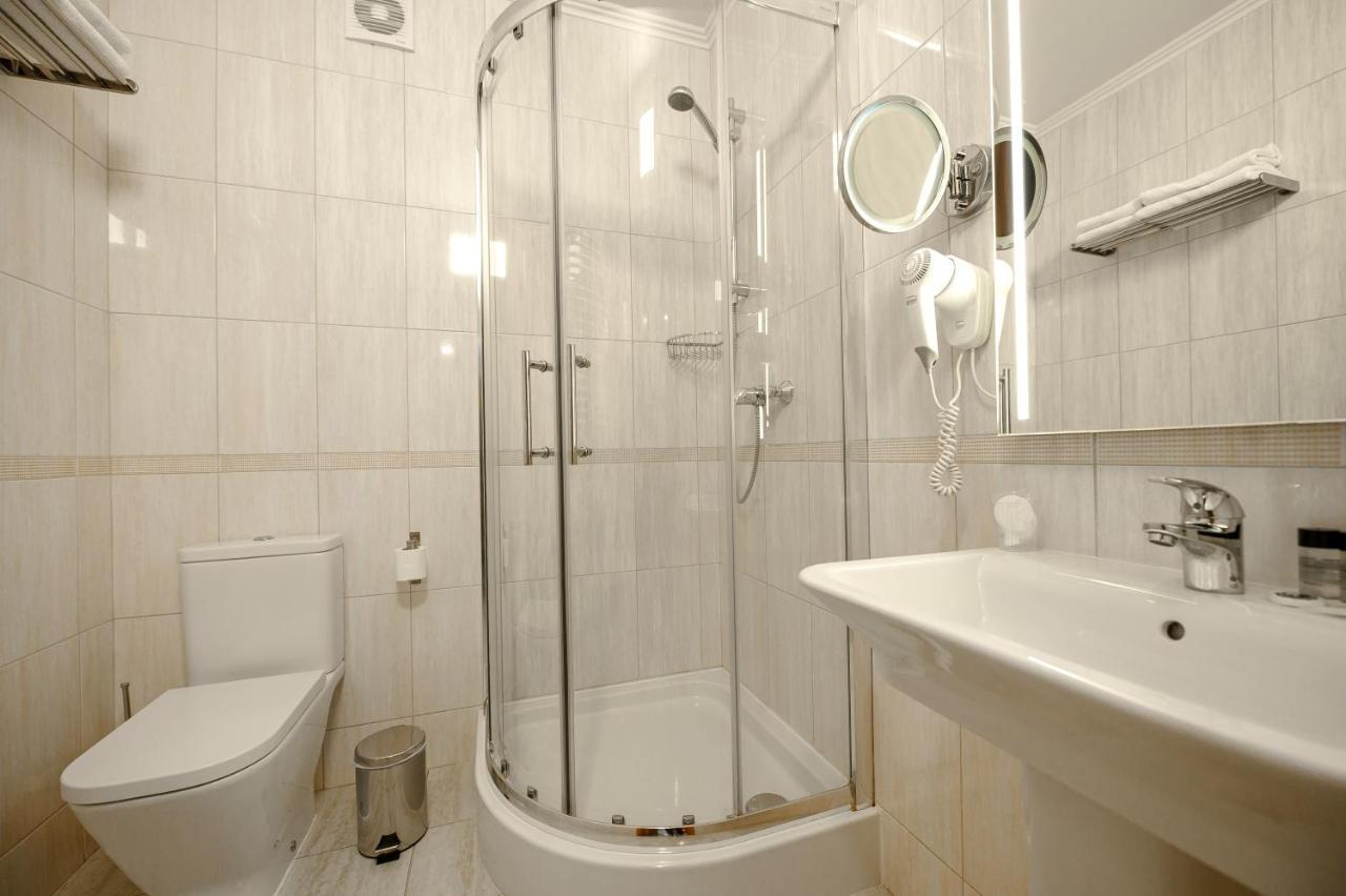 Rivoli Hotel Çernivtsi Dış mekan fotoğraf
