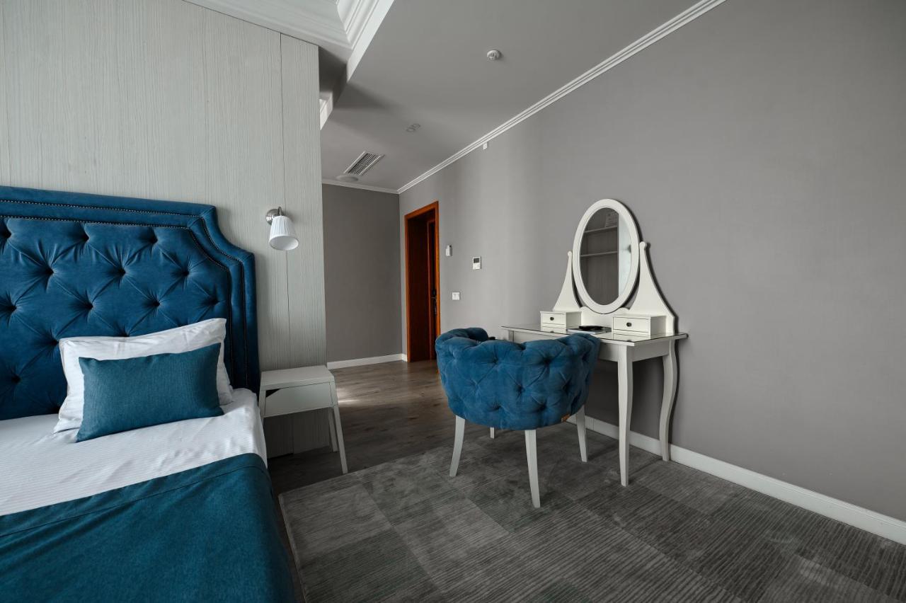 Rivoli Hotel Çernivtsi Dış mekan fotoğraf