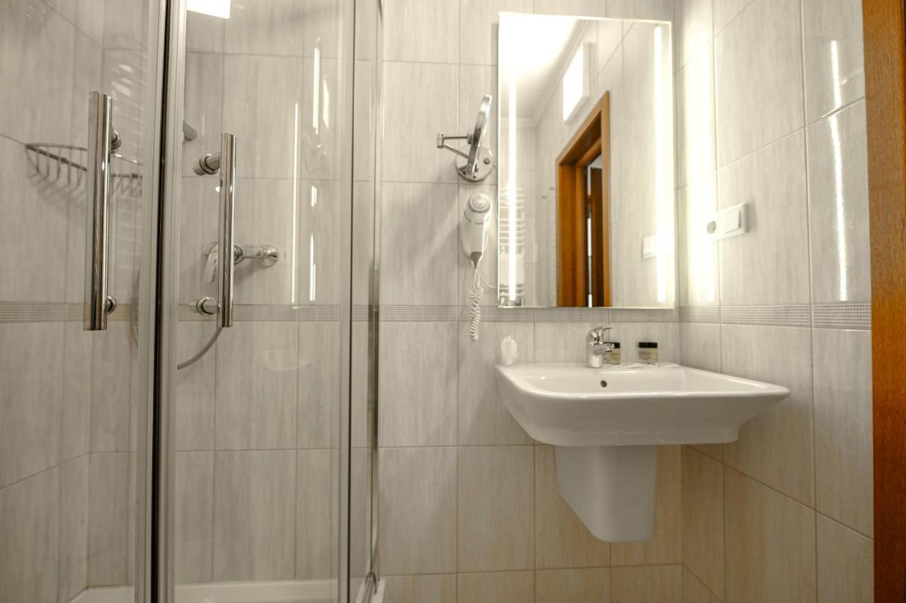 Rivoli Hotel Çernivtsi Dış mekan fotoğraf