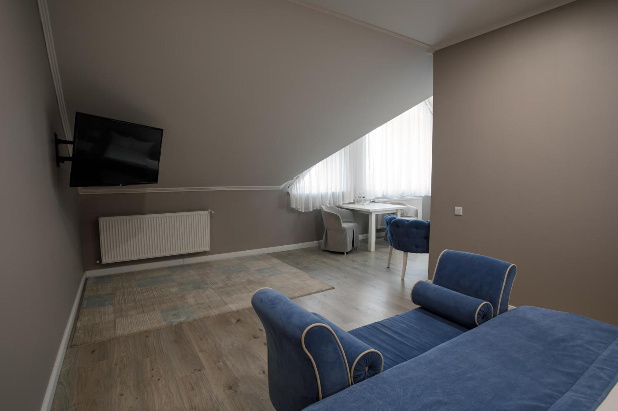 Rivoli Hotel Çernivtsi Dış mekan fotoğraf