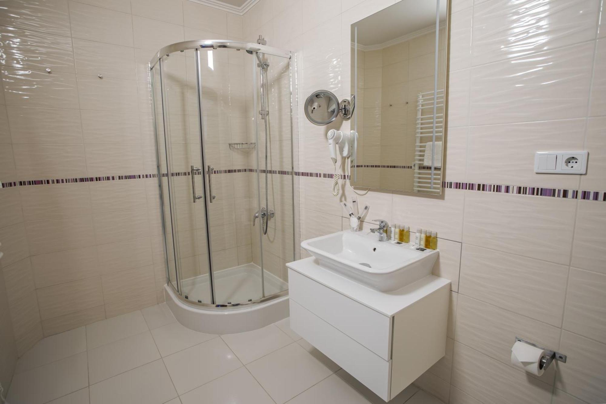 Rivoli Hotel Çernivtsi Dış mekan fotoğraf