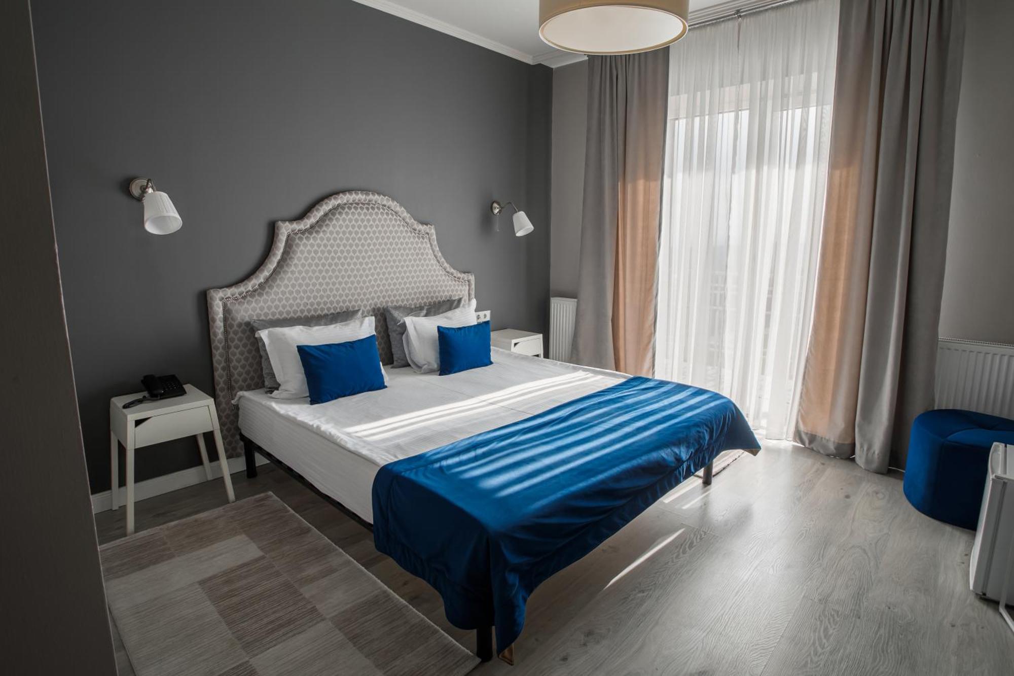 Rivoli Hotel Çernivtsi Dış mekan fotoğraf