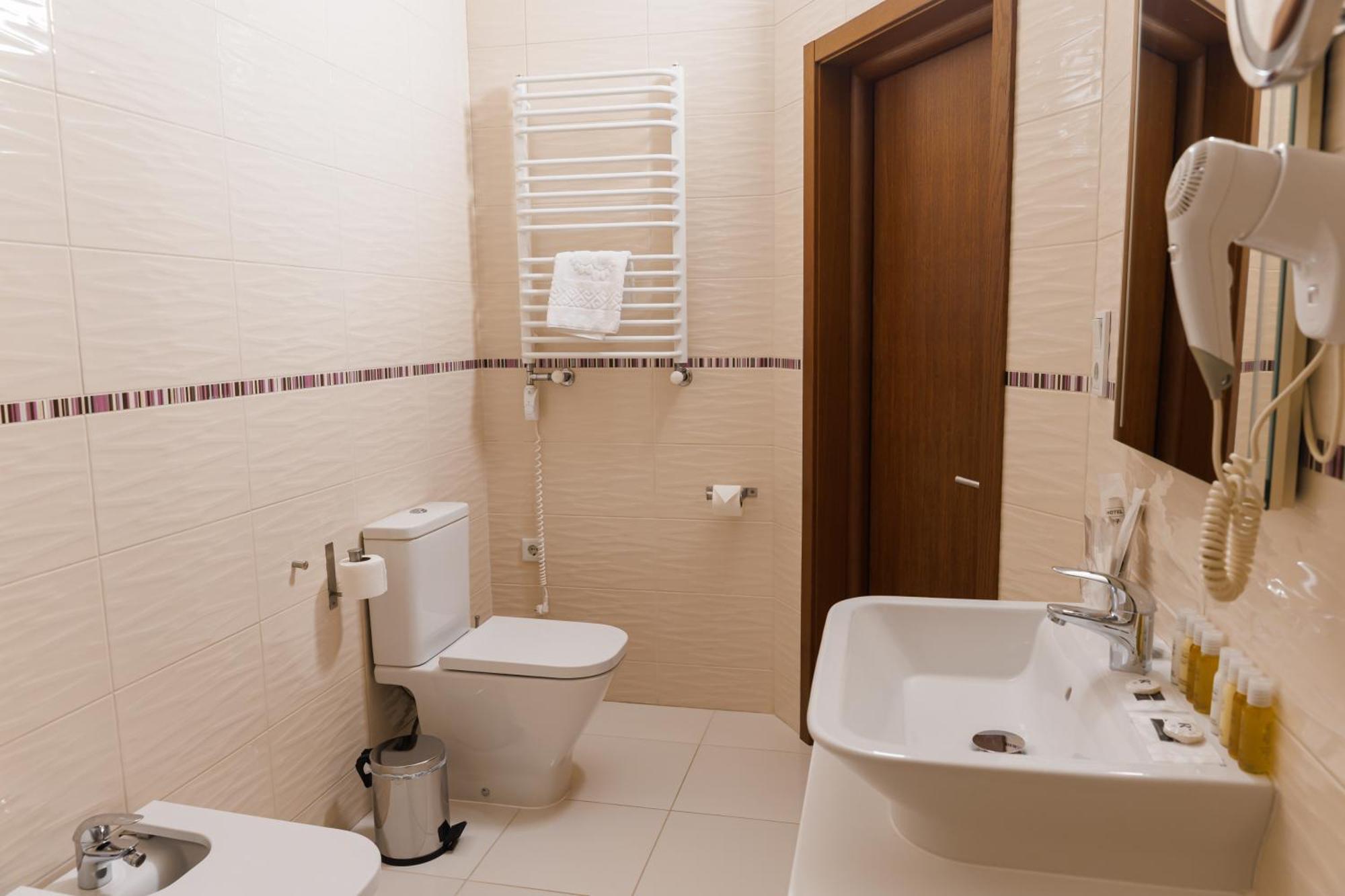 Rivoli Hotel Çernivtsi Dış mekan fotoğraf