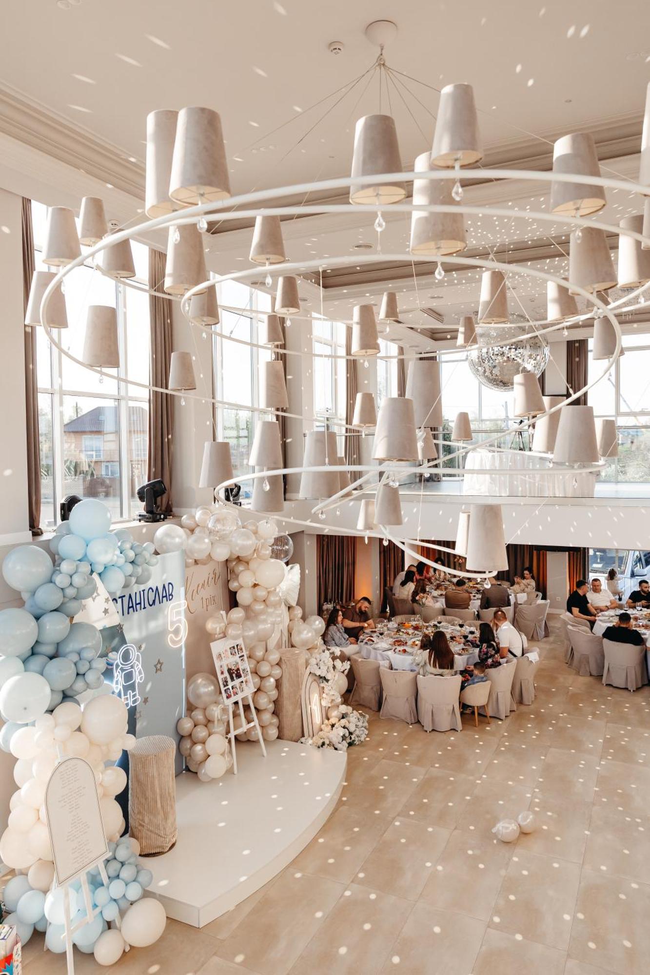 Rivoli Hotel Çernivtsi Dış mekan fotoğraf