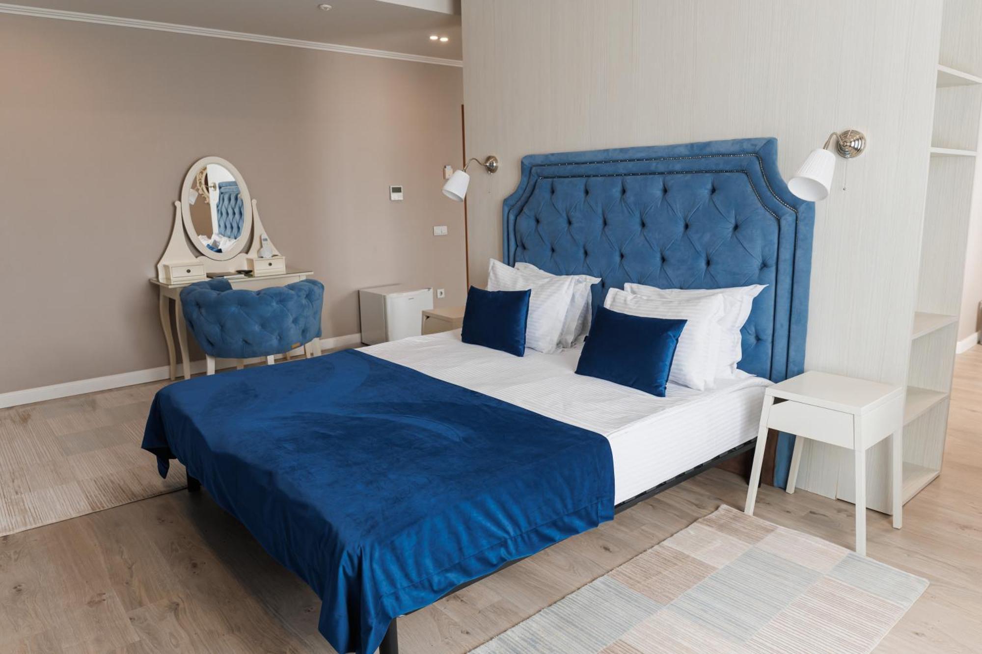 Rivoli Hotel Çernivtsi Dış mekan fotoğraf